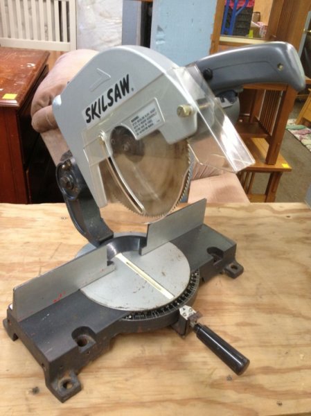tools510inchskilsawmitersaw.jpg